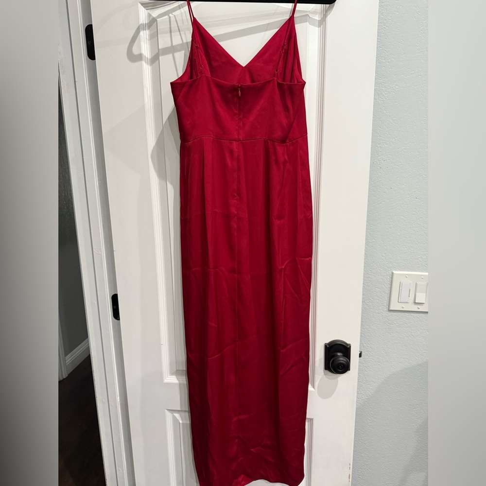 Express Scarlet Red Garment - Picture 3 of 4